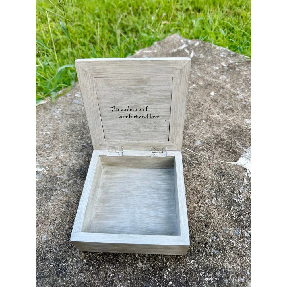 Willow Tree Comfort Keepsake Box Susan Lordi DEMDACO Girl with Cat 2005 Gray